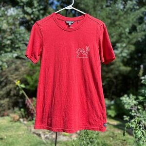 Toad & Co Hemp Daily Unisex Red Graphic T-Shirt Mountain, Sun, Peace Sign